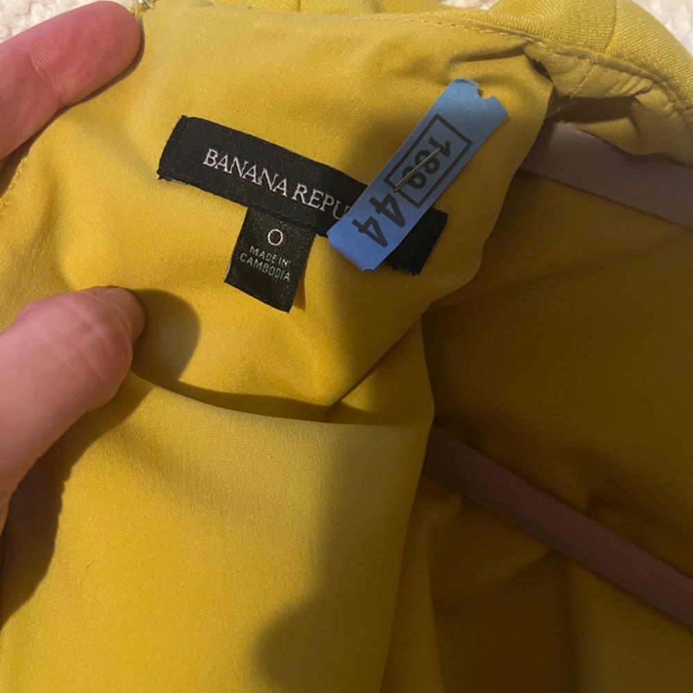 LIKE NEW: YELLOW DRESS - Picture 6 of 12